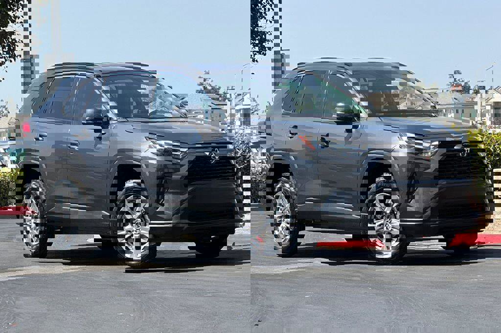 Used 2024 Toyota RAV4 XLE image 2