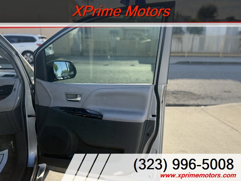 Used 2015 Toyota Sienna XLE w/ XLE Navigation Package FWD image 35