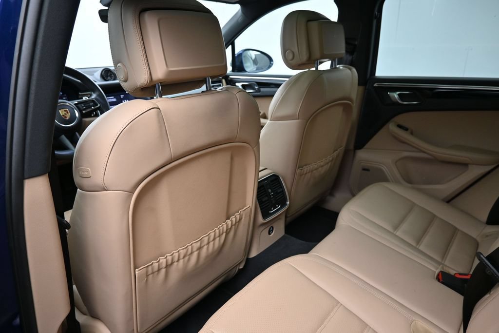 Certified 2025 Porsche Macan AWD/4WD image 8