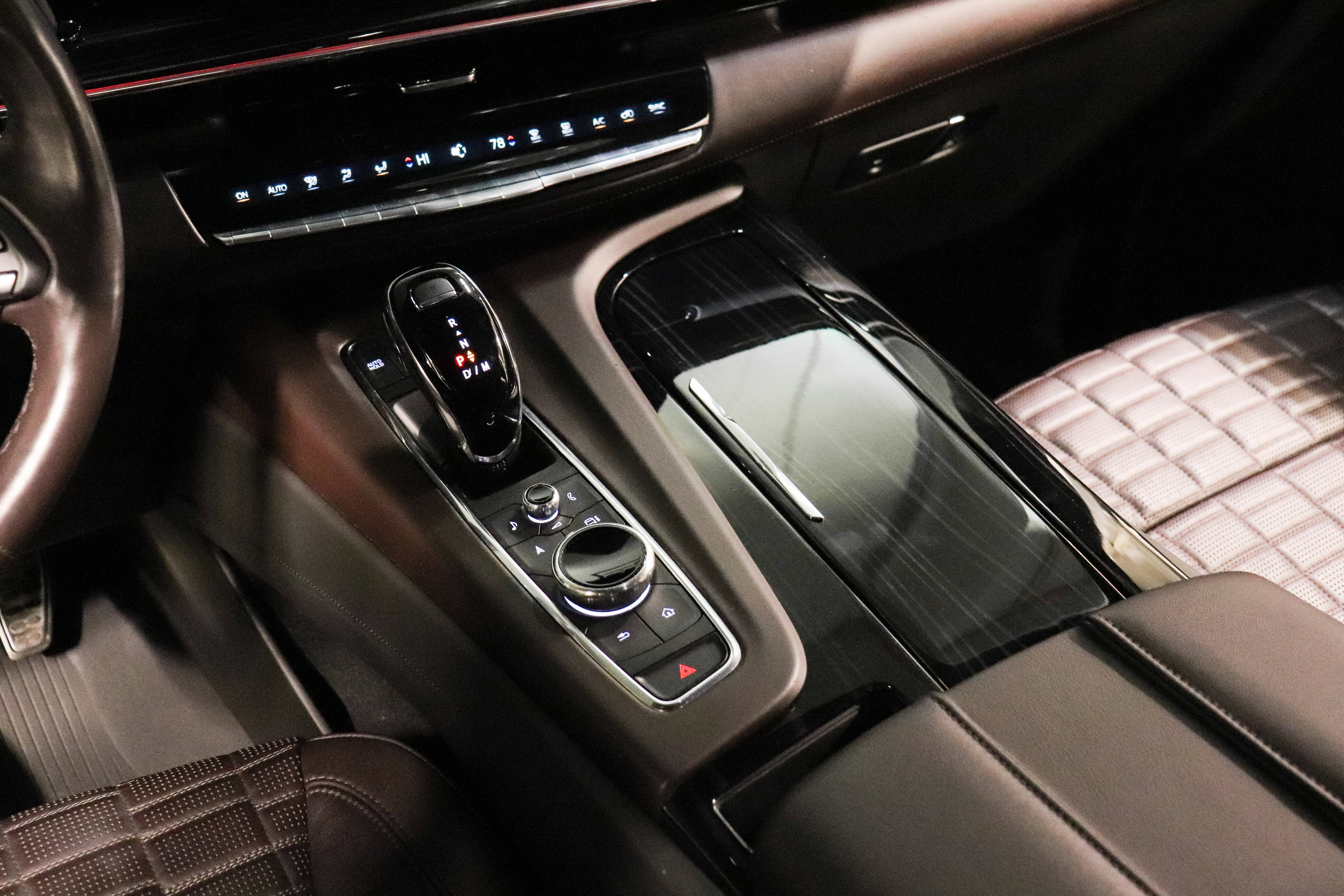 Used 2024 Cadillac Escalade ESV V w/ LPO, ONYX Package image 37