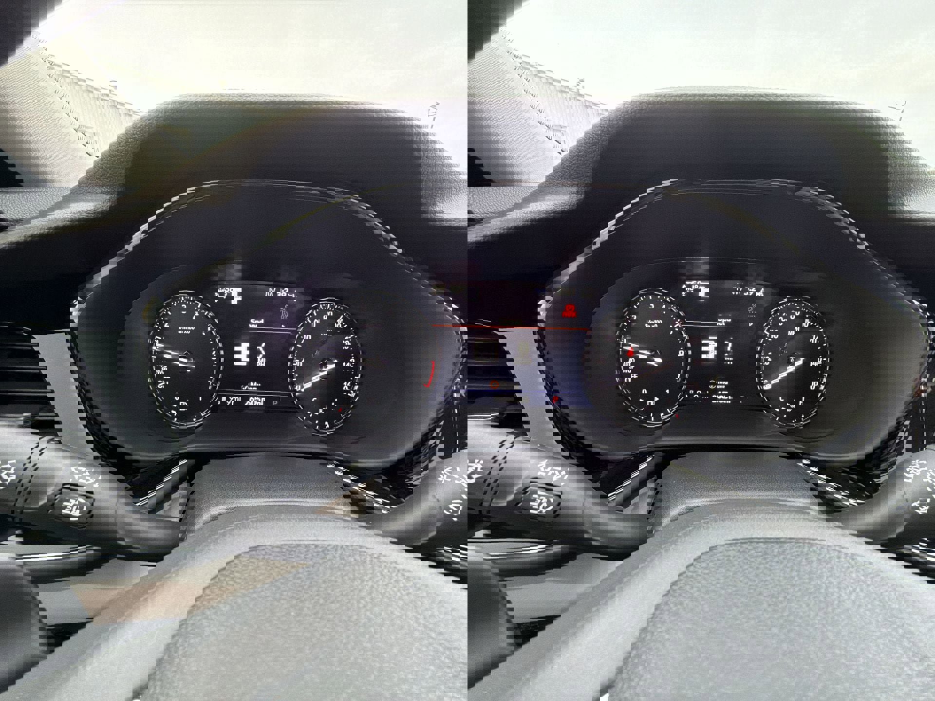 Used 2023 Buick Envision Avenir image 11