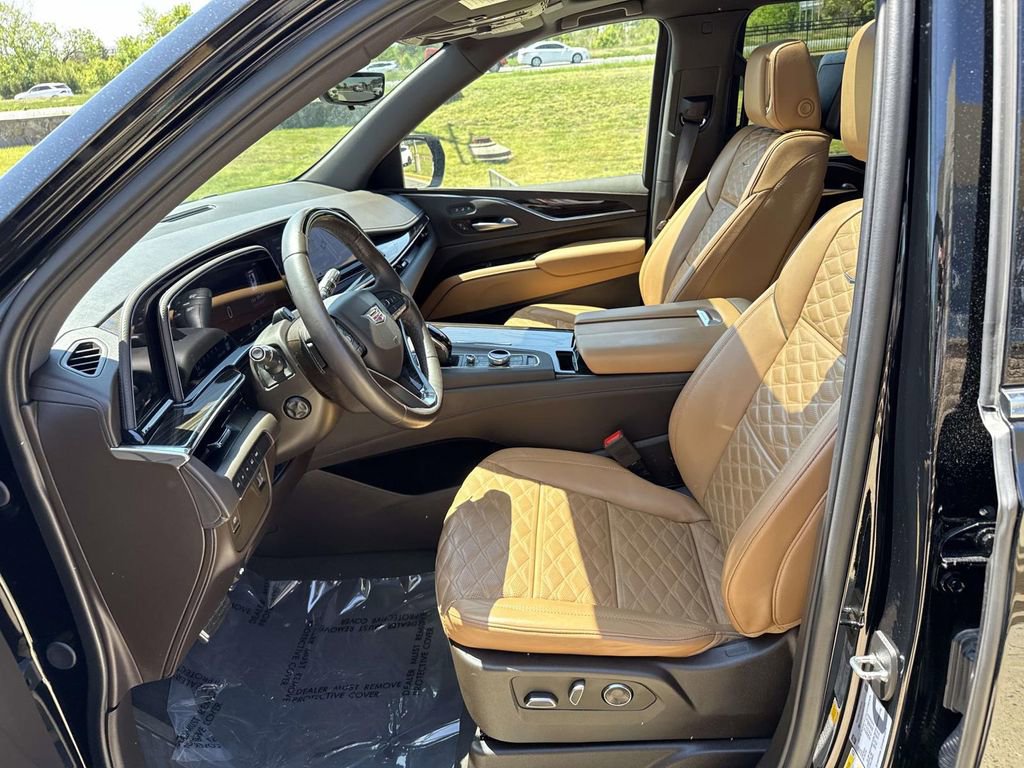 Used 2024 Cadillac Escalade ESV Premium Luxury AWD/4WD image 6