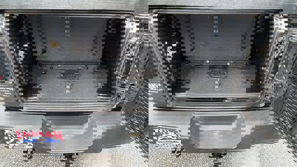 Used 2023 Jeep Wrangler Sport S image 10