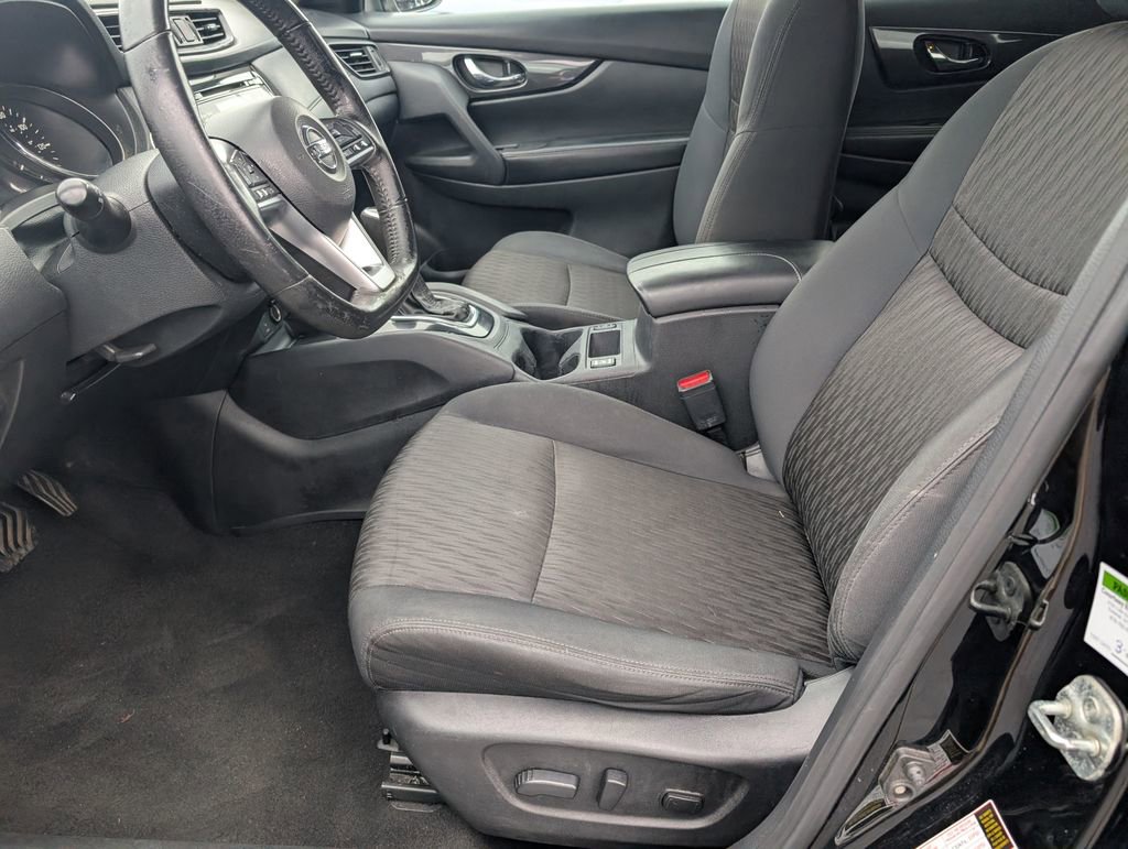 Used 2017 Nissan Rogue SV w/ Midnight Edition image 12