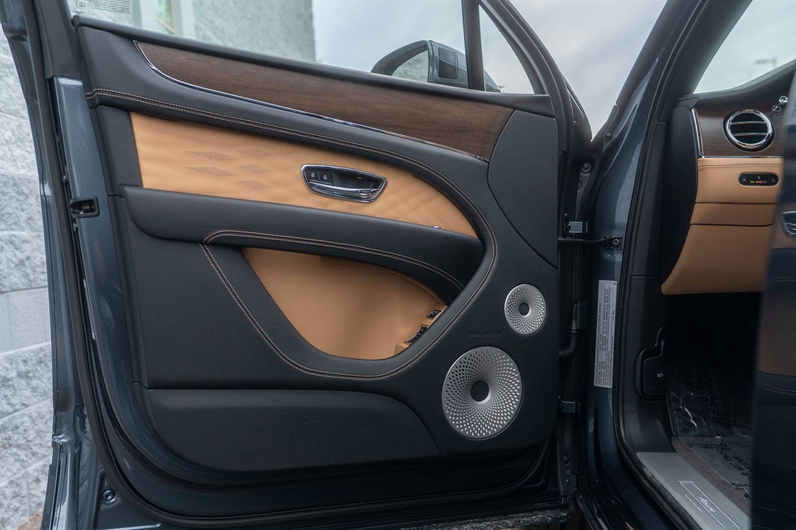 New 2025 Bentley Bentayga image 22