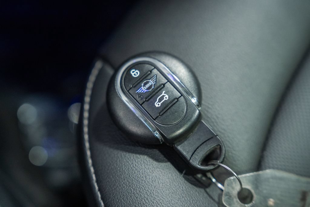 Used 2020 MINI Cooper 2-Door Hardtop FWD image 37