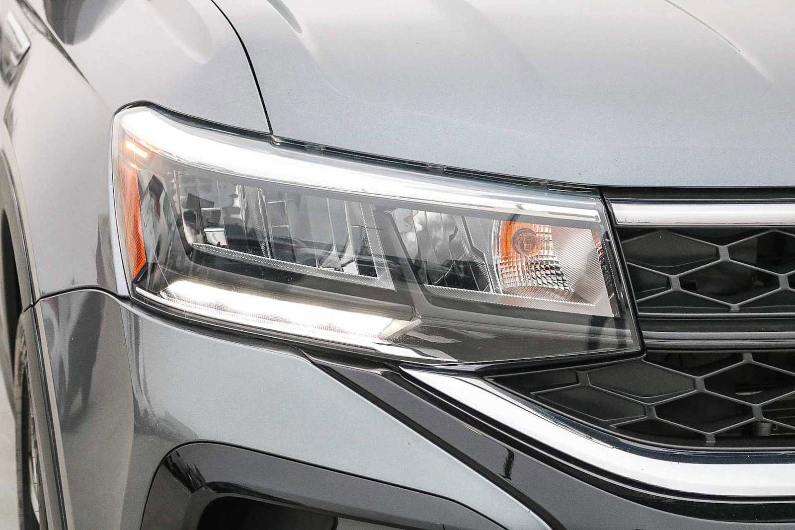 Used 2022 Volkswagen Taos SE image 4