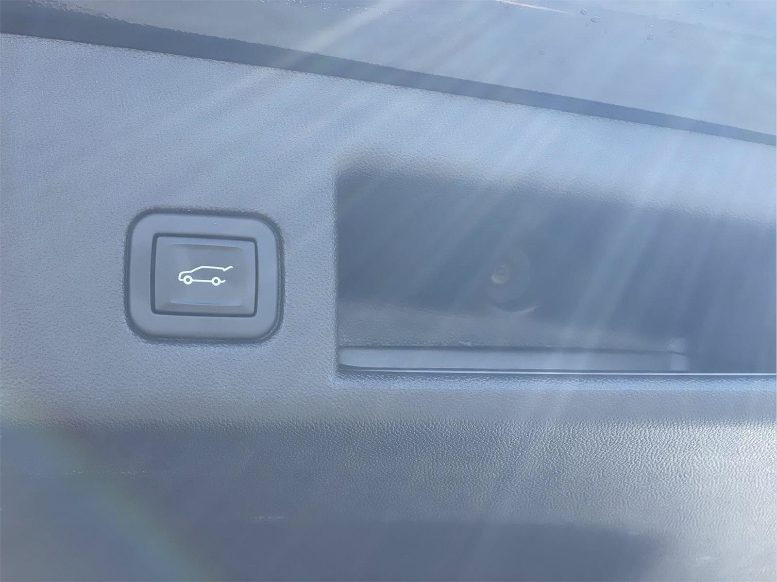 Used 2024 Chevrolet Equinox RS w/ LPO, Floor Liner Package AWD/4WD image 10