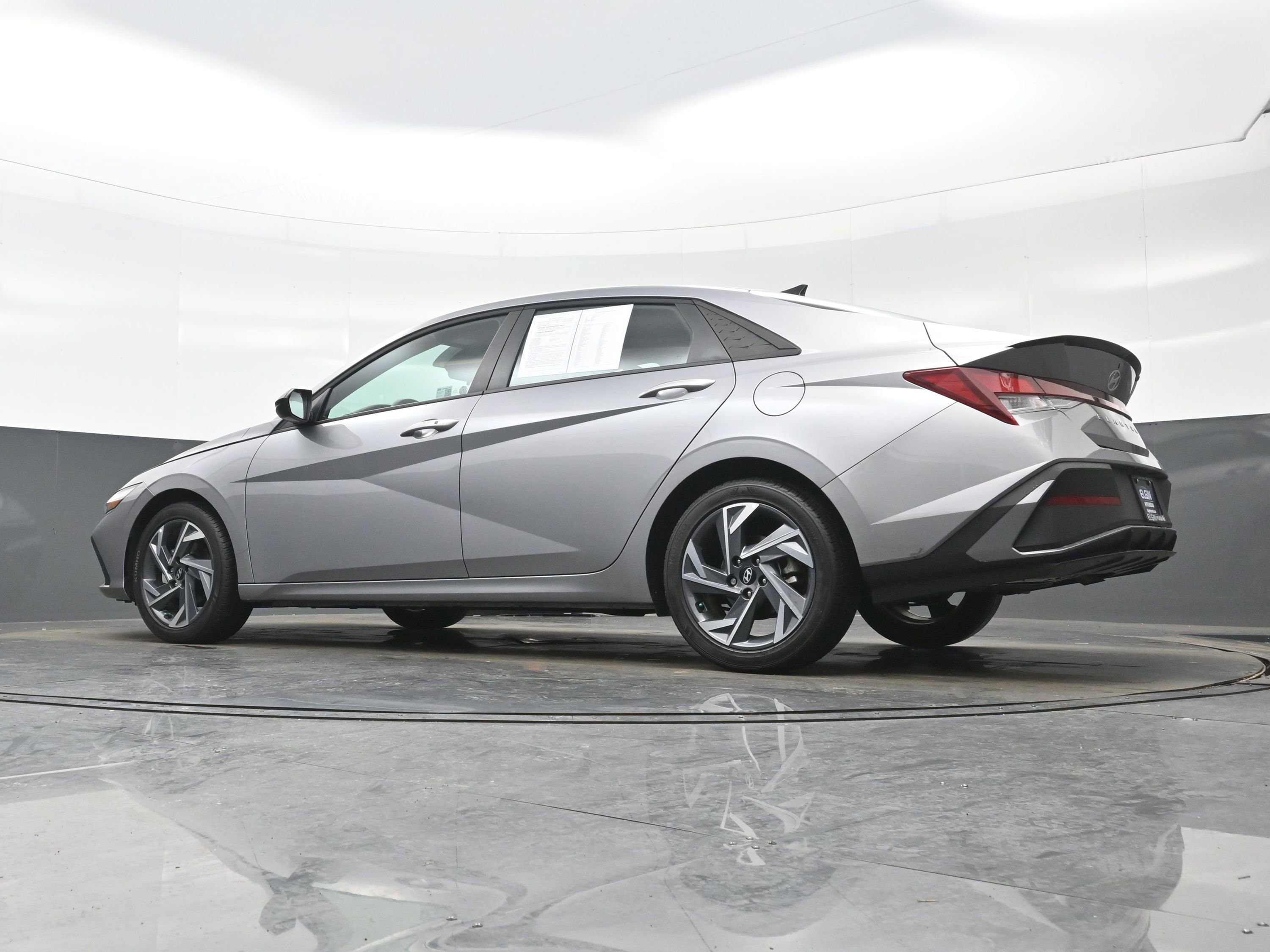 Certified 2025 Hyundai Elantra Sport image 27