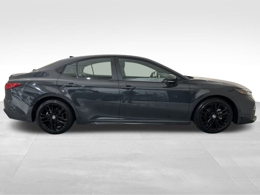 Used 2025 Toyota Camry SE image 6