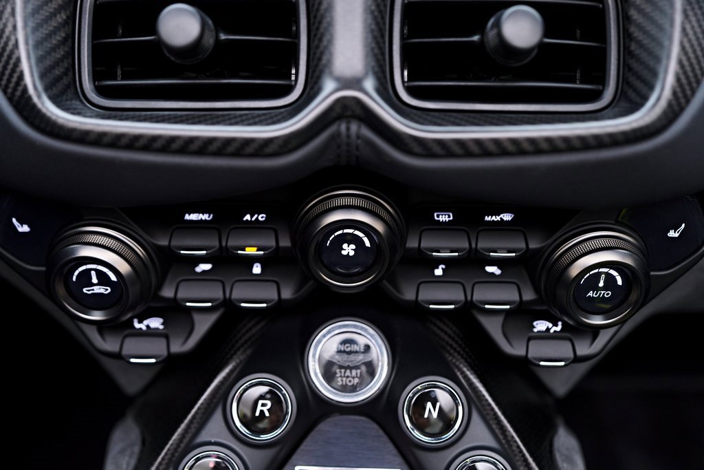 Used 2023 Aston Martin V8 Vantage Roadster image 73