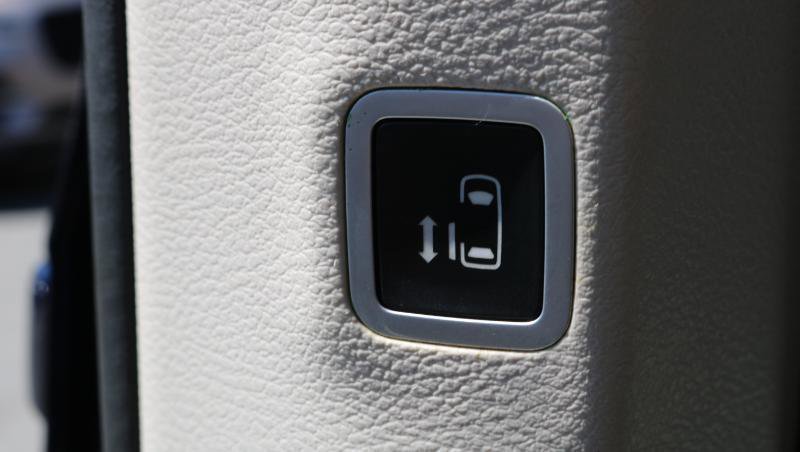 Used 2018 Chrysler Pacifica Touring-L FWD image 28