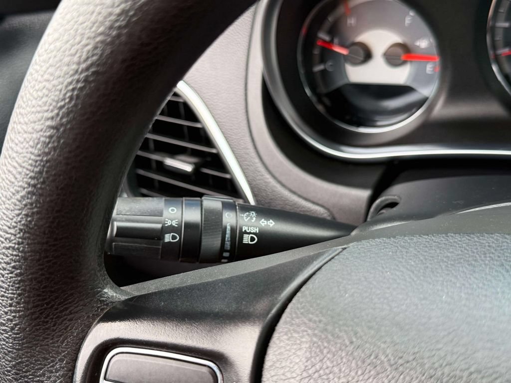 Used 2012 Chrysler 200 LX FWD image 27