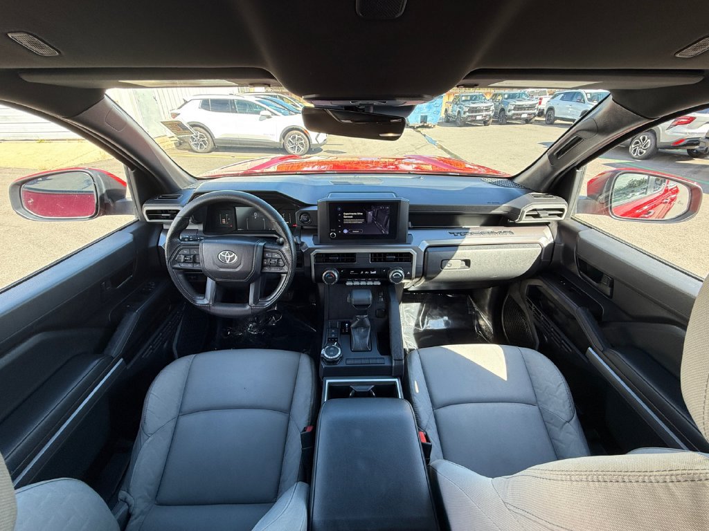 Used 2025 Toyota Tacoma SR5 AWD/4WD image 21