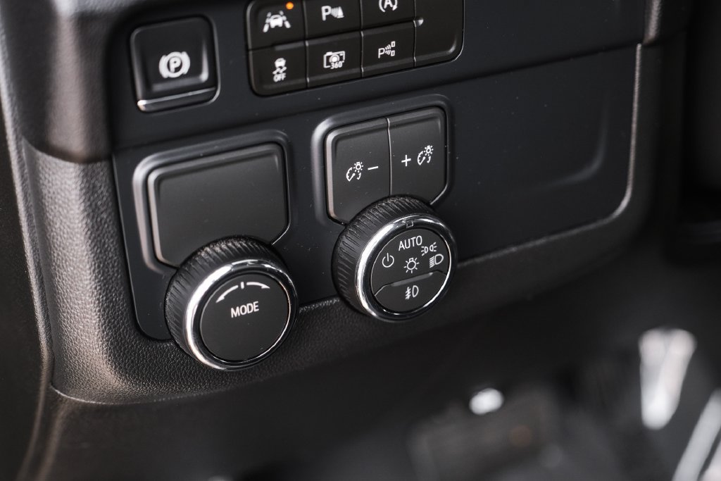Used 2026 Chevrolet Suburban Premier RWD image 23