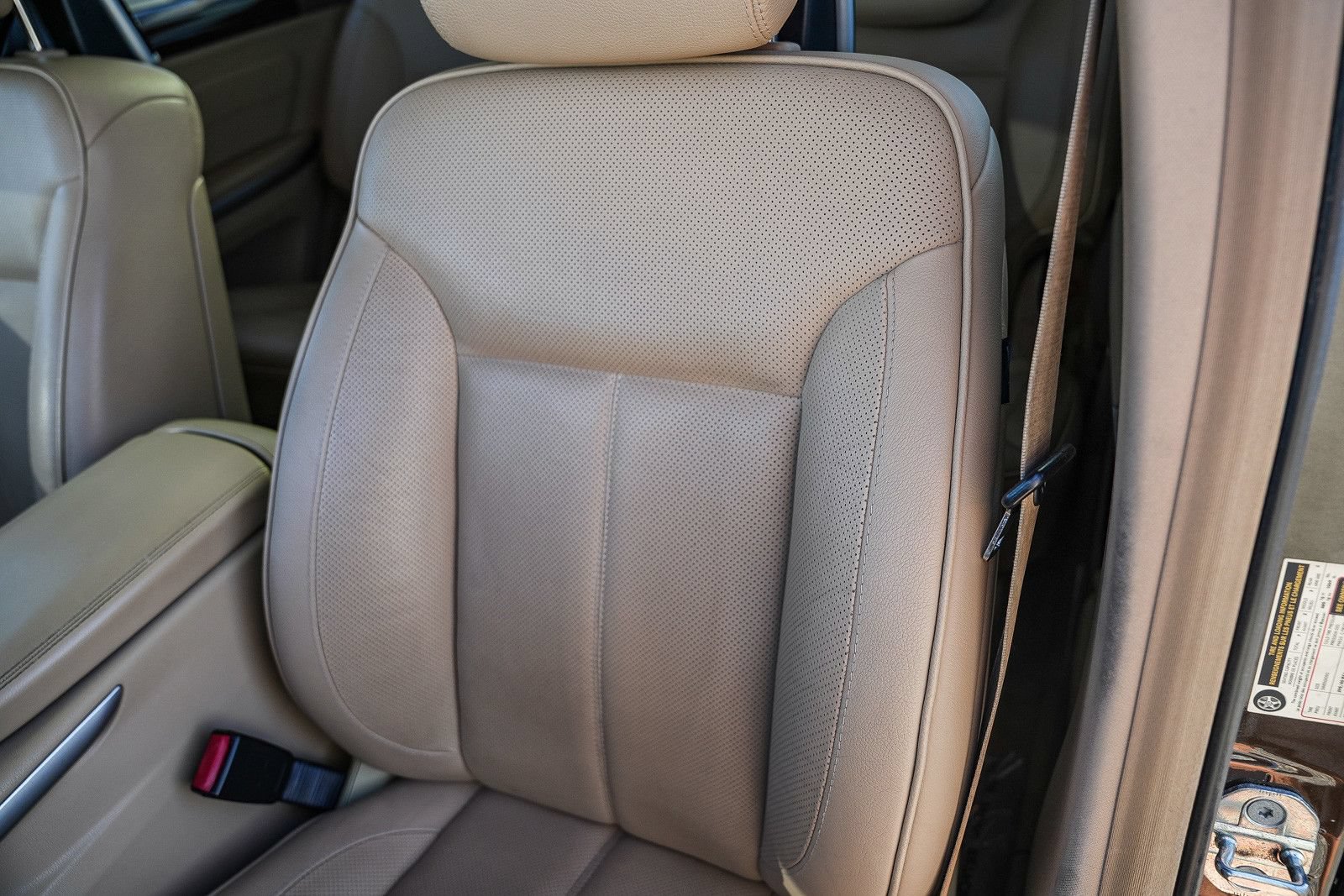 Used 2012 Mercedes-Benz GL 550 4MATIC image 24