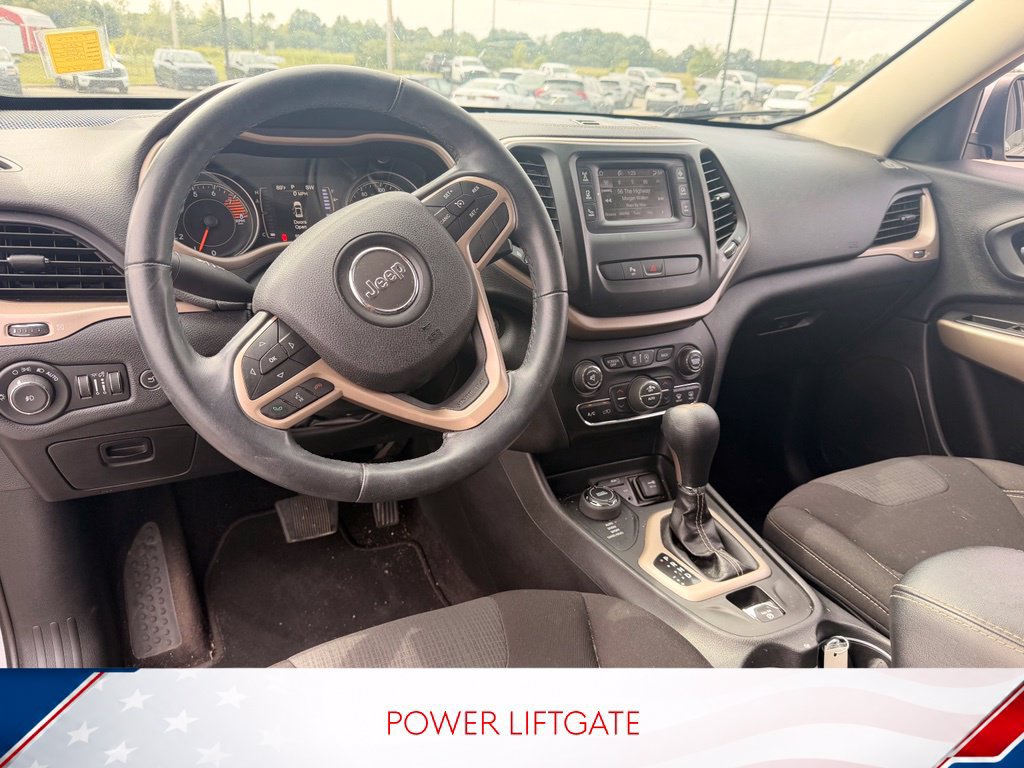 Used 2017 Jeep Cherokee Latitude AWD/4WD image 8