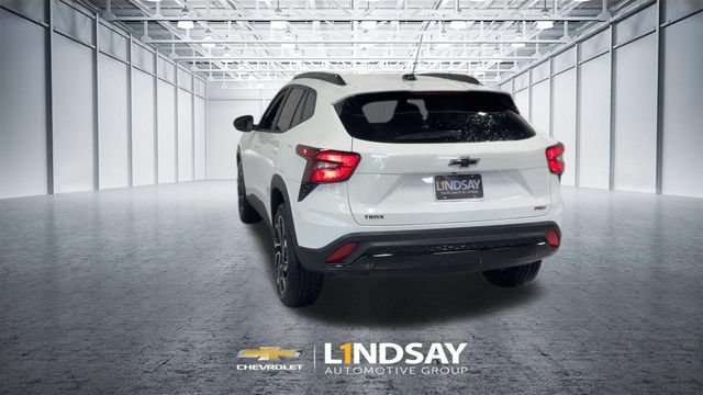 Used 2025 Chevrolet Trax RS w/ Sunroof Package FWD image 8