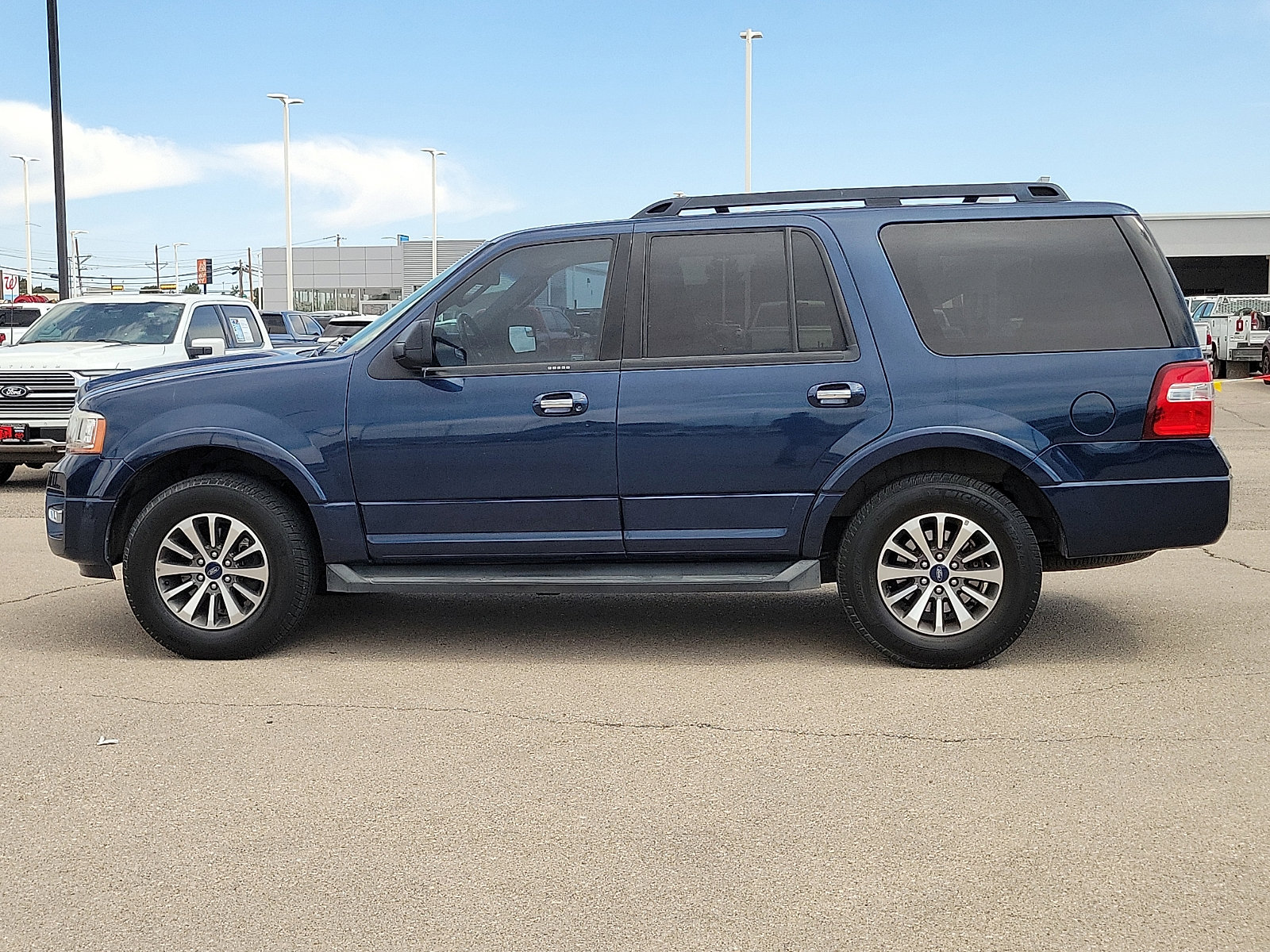 Used 2017 Ford Expedition XLT AWD/4WD image 2