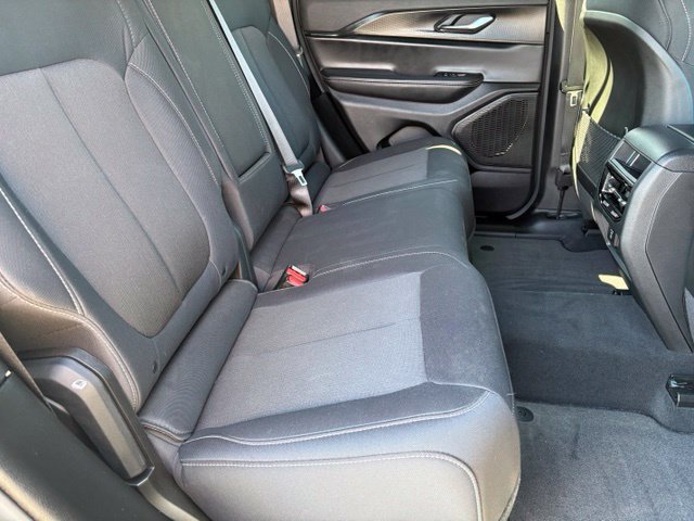 Used 2024 Jeep Grand Cherokee Laredo w/ Luxury Tech Group I AWD/4WD image 18