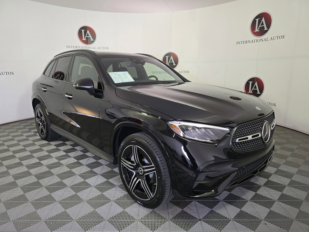 Used 2025 Mercedes-Benz GLC 300 4MATIC image 1