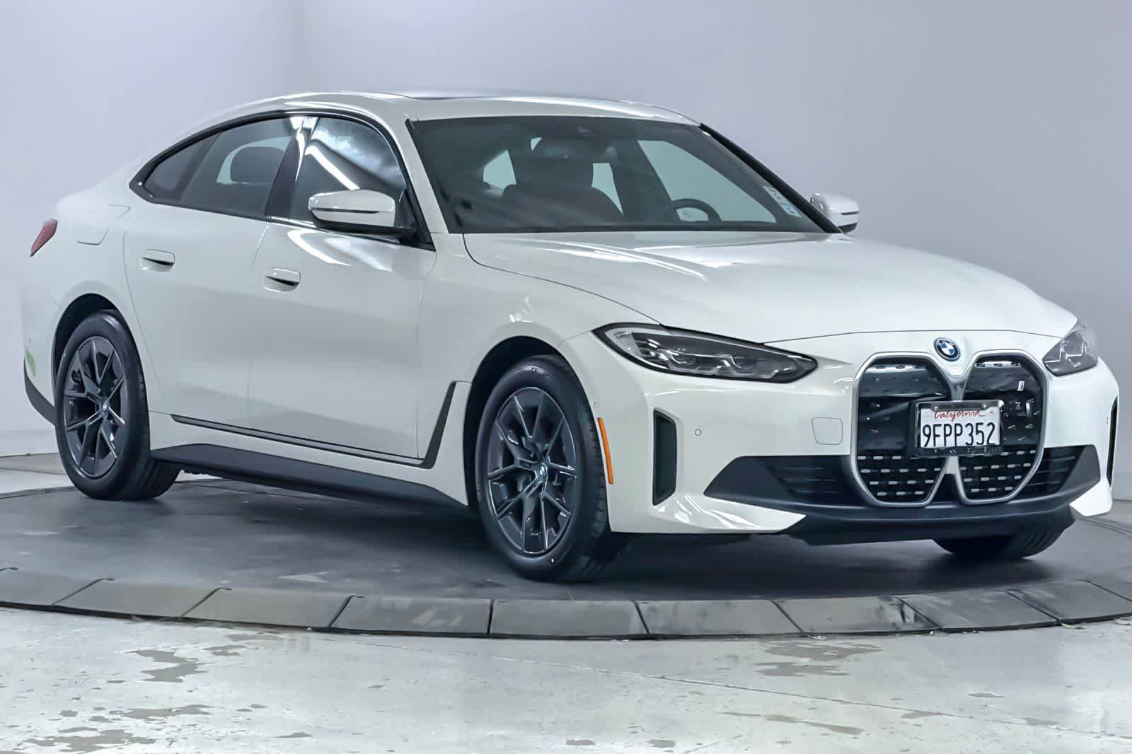 Used 2023 BMW i4 eDrive35 w/ Premium Package image 9