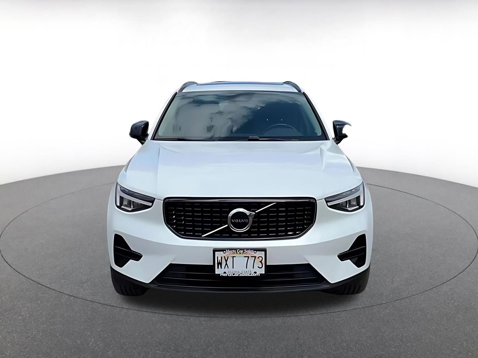 Used 2024 Volvo XC40 B5 Core AWD/4WD image 4