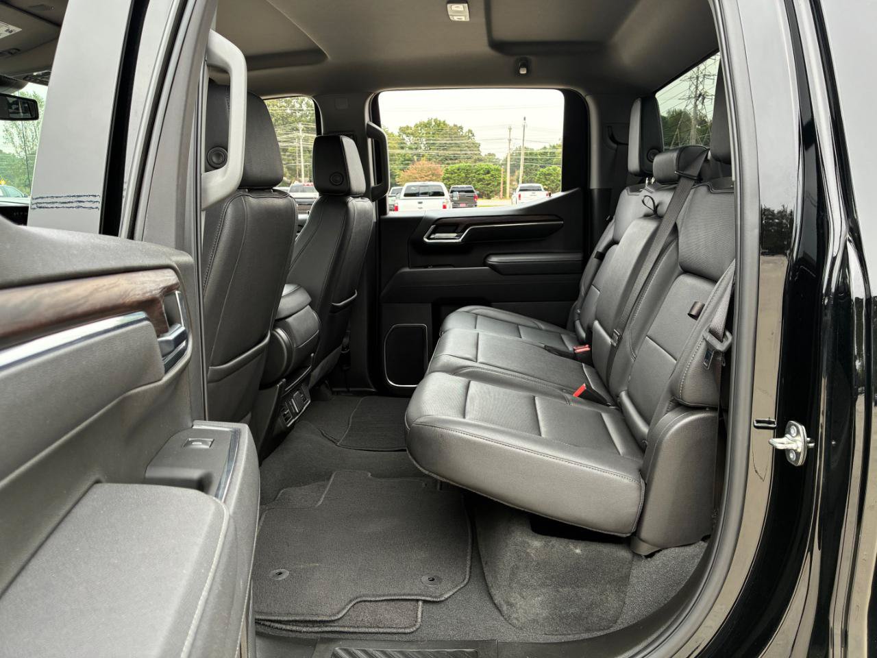 Used 2025 GMC Sierra 1500 SLT AWD/4WD image 28