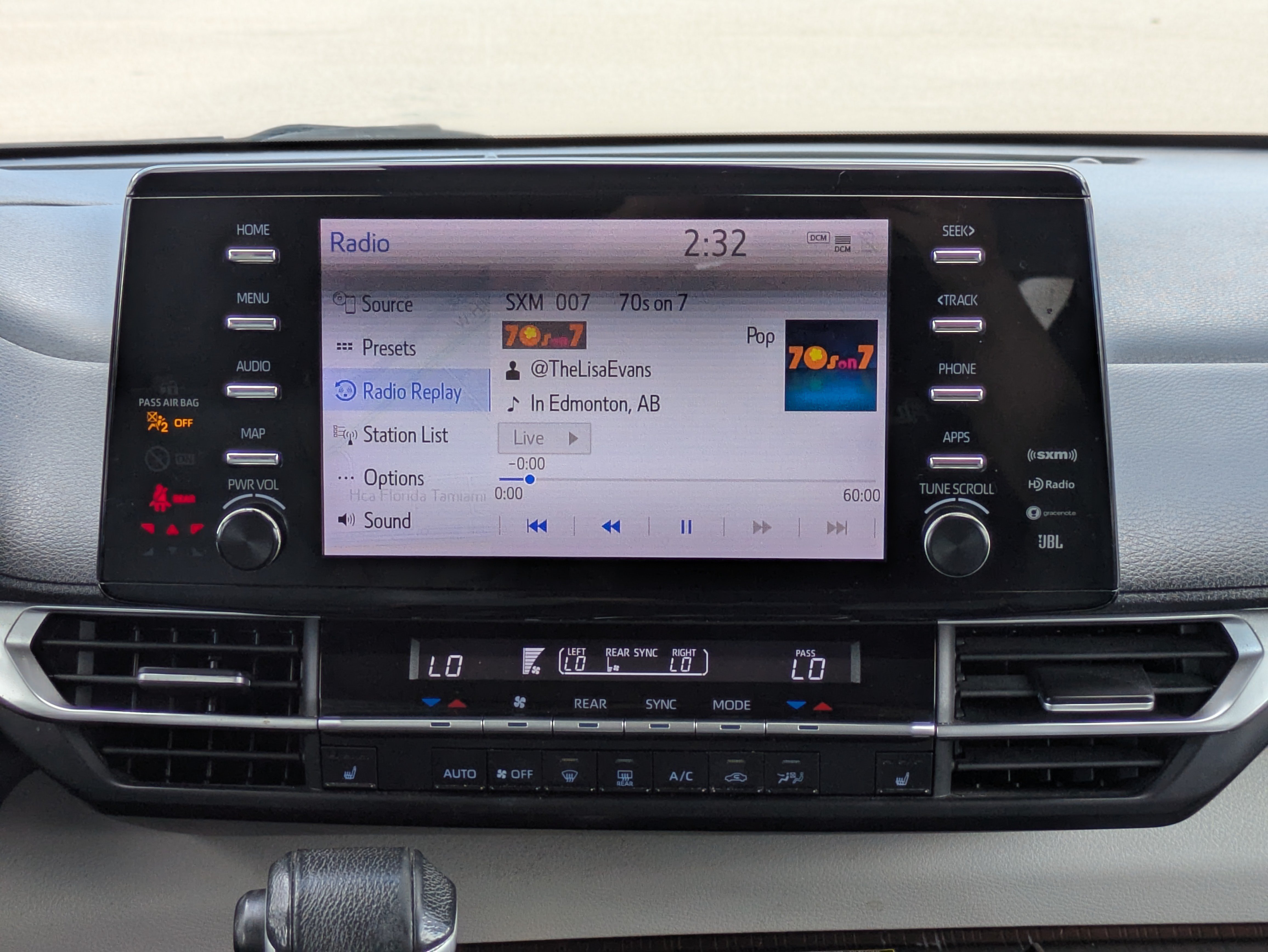 Used 2021 Toyota Sienna XLE w/ XLE Plus Package FWD image 18