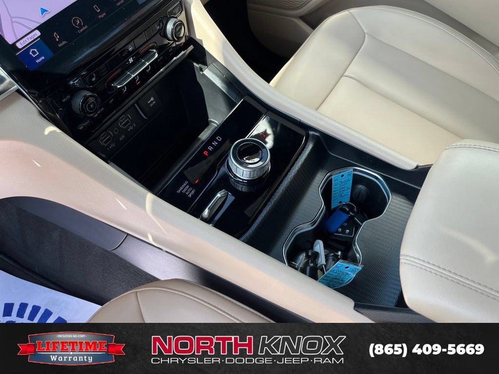 Used 2024 Jeep Grand Cherokee L Limited w/ Black Appearance Package AWD/4WD image 10