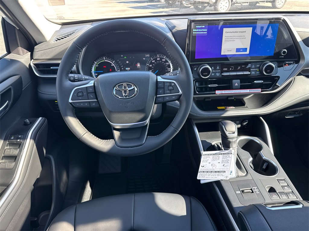 New 2025 Toyota Highlander XLE image 24