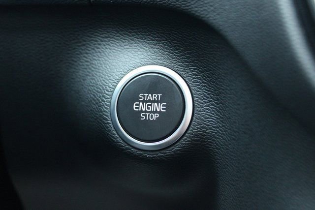 Used 2025 Volvo XC40 B5 Plus AWD/4WD image 24