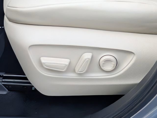 Used 2022 Toyota Highlander XLE FWD image 24
