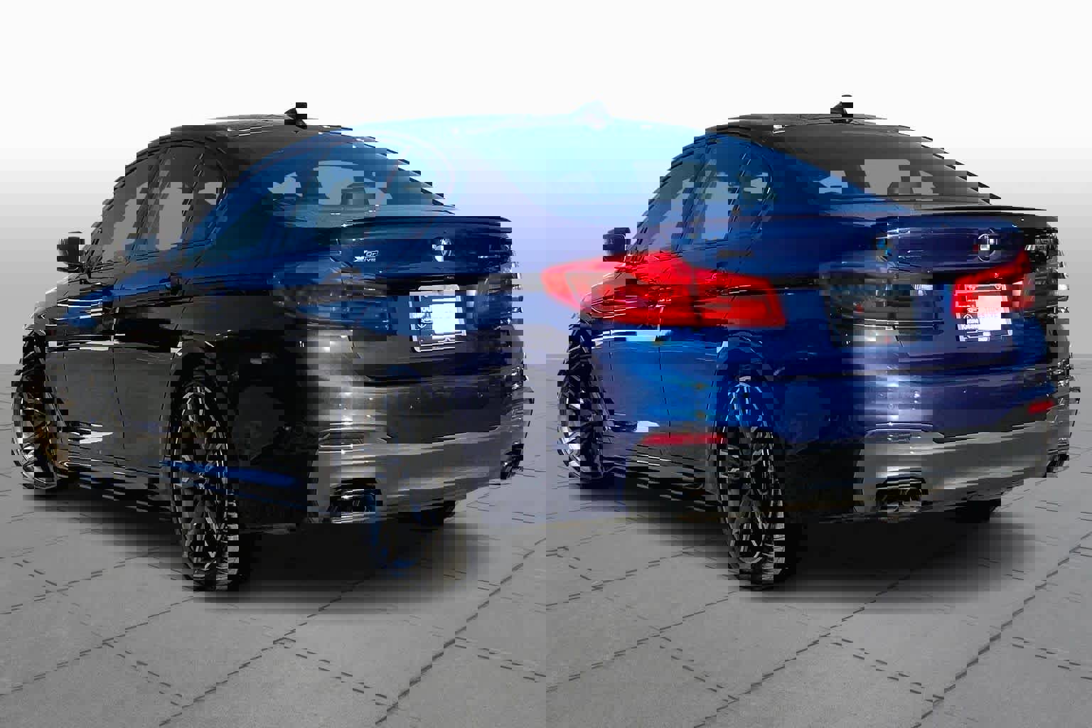 Used 2020 BMW M550i xDrive w/ Dynamic Handling Package image 12