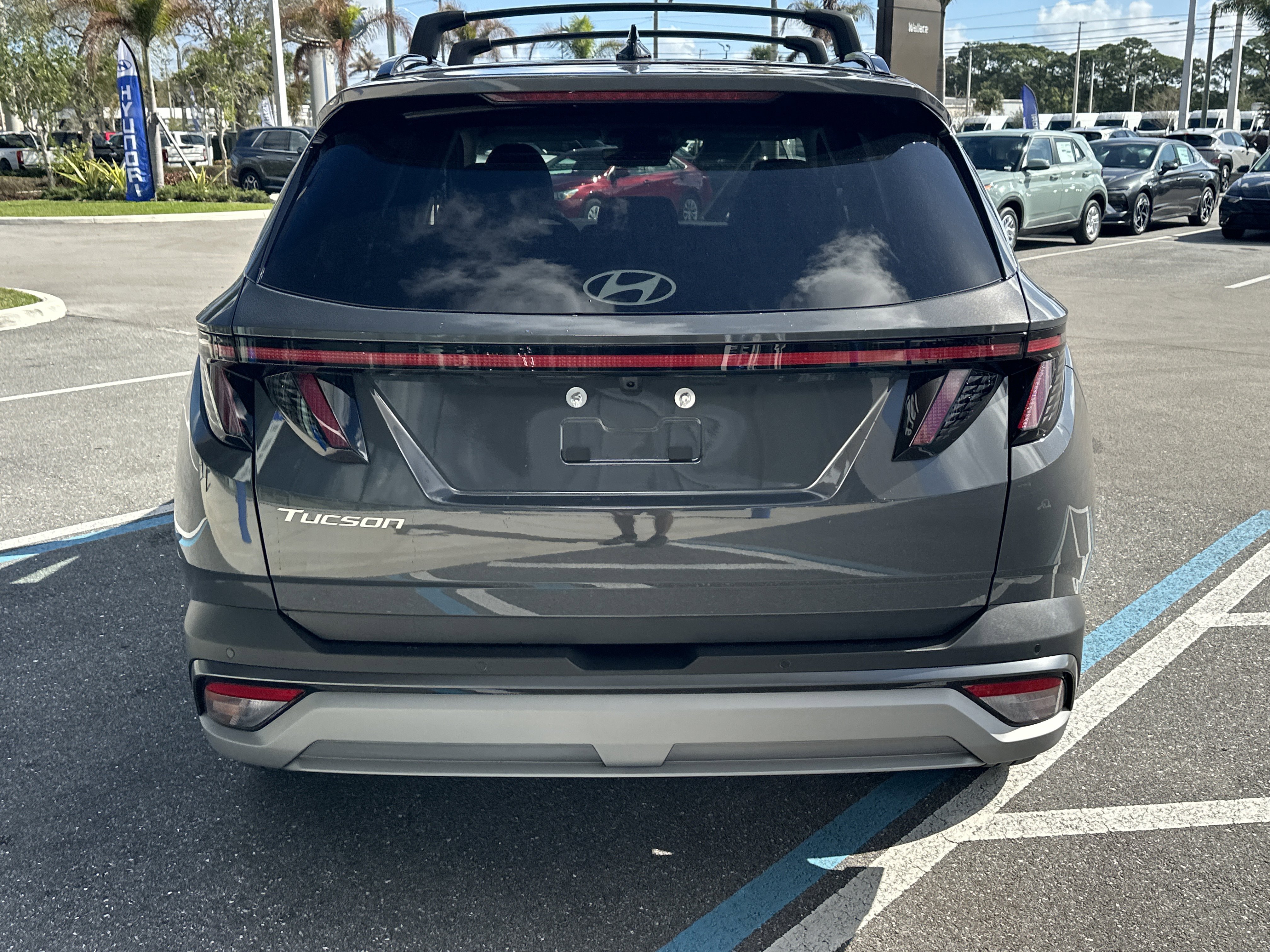 New 2026 Hyundai Tucson Limited FWD image 8