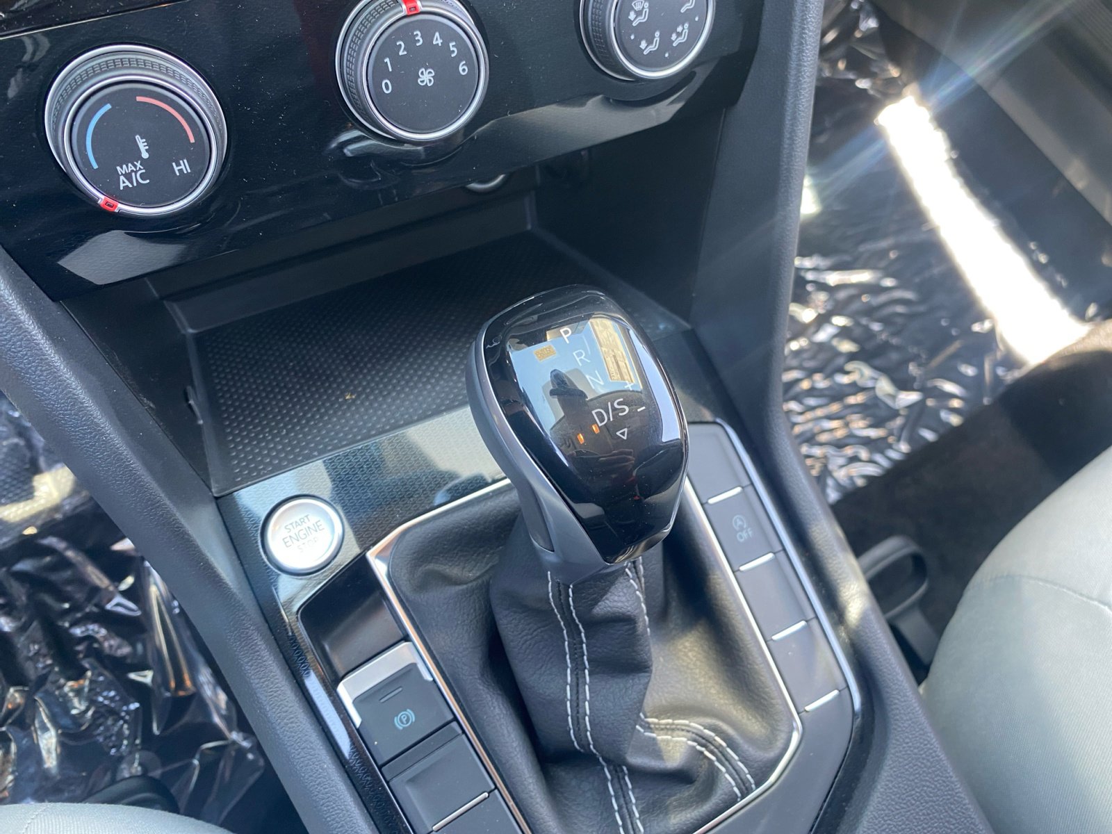 New 2025 Volkswagen Taos S image 15