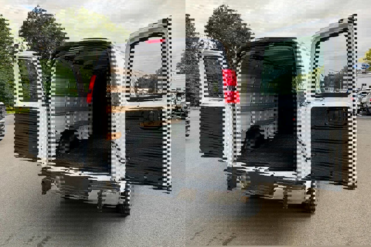 Used 2022 GMC Savana 2500 w/ Driver Convenience Package image 13