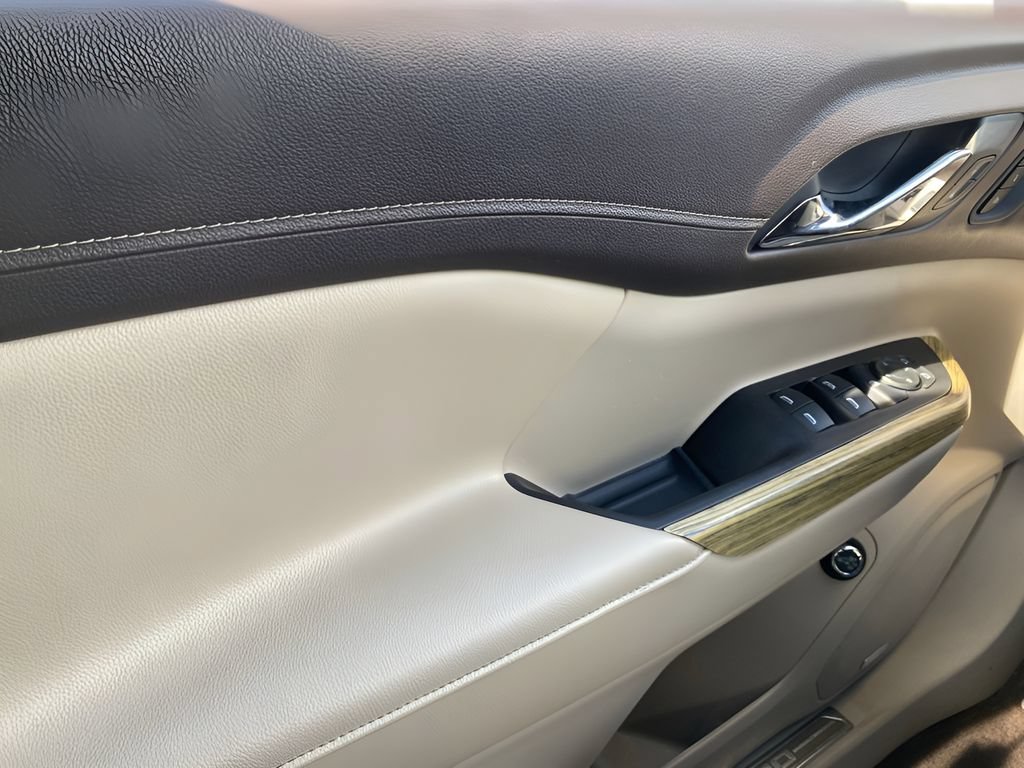 Used 2019 GMC Acadia Denali AWD/4WD image 23