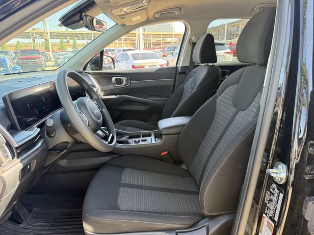 Used 2025 Kia Sorento LX FWD image 25