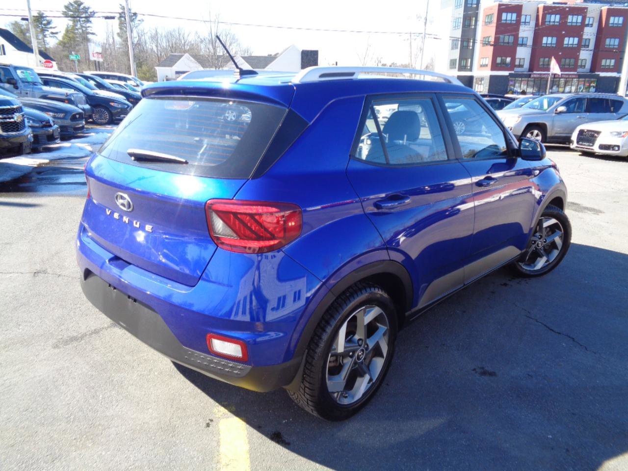 Used 2023 Hyundai Venue Limited image 4