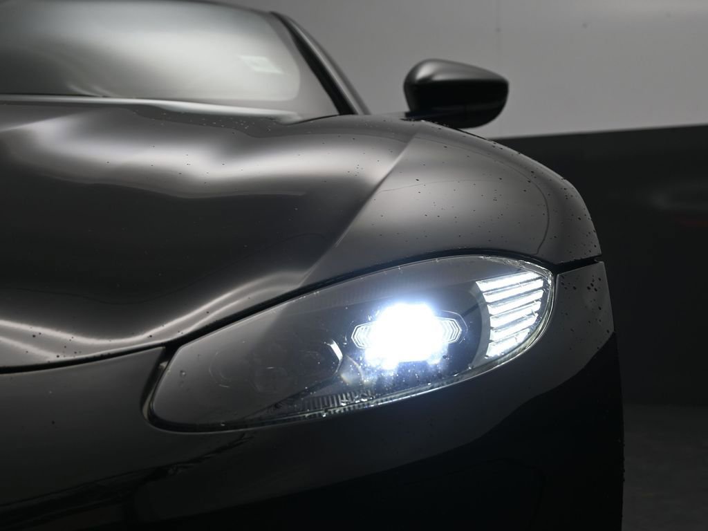 Used 2019 Aston Martin V8 Vantage Coupe image 11