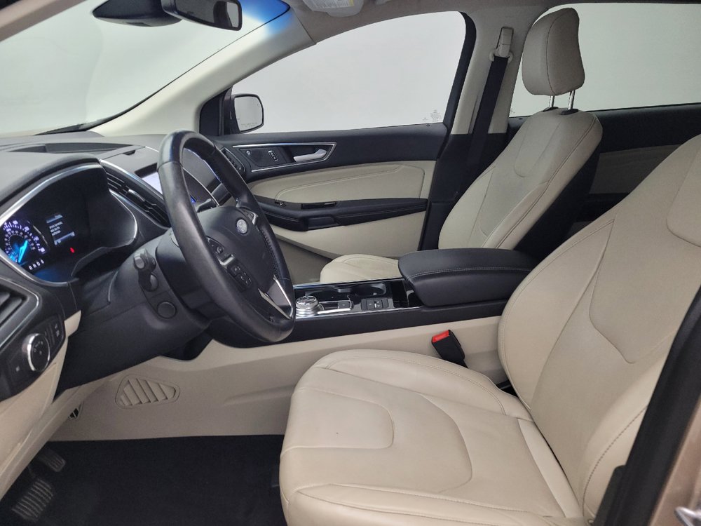 Used 2020 Ford Edge Titanium w/ Equipment Group 301A FWD image 17