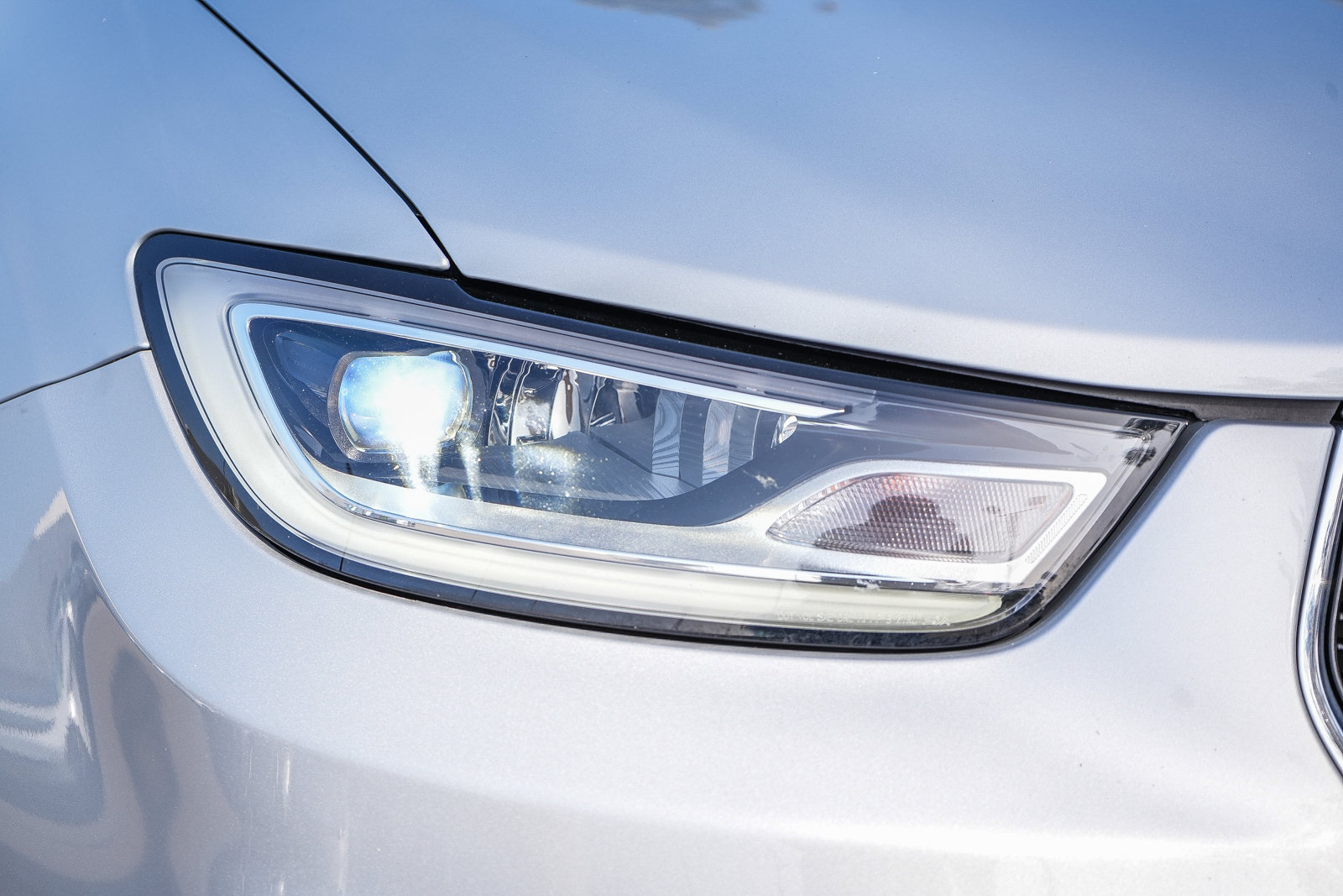 Used 2024 Chrysler Pacifica Touring-L image 4