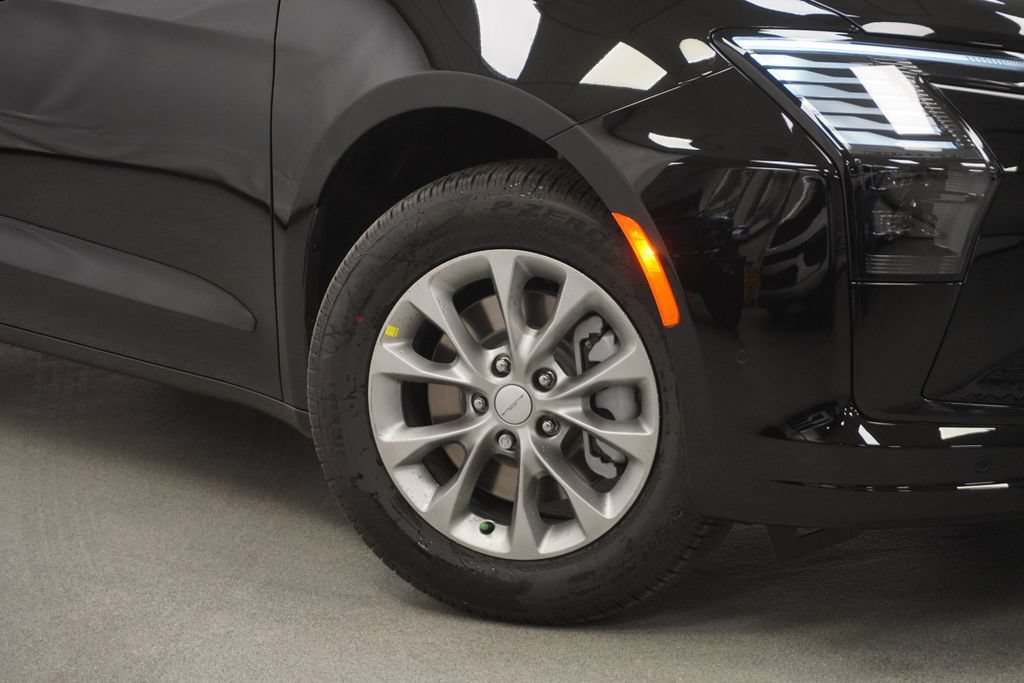 New 2027 Chrysler Pacifica Select AWD/4WD image 4