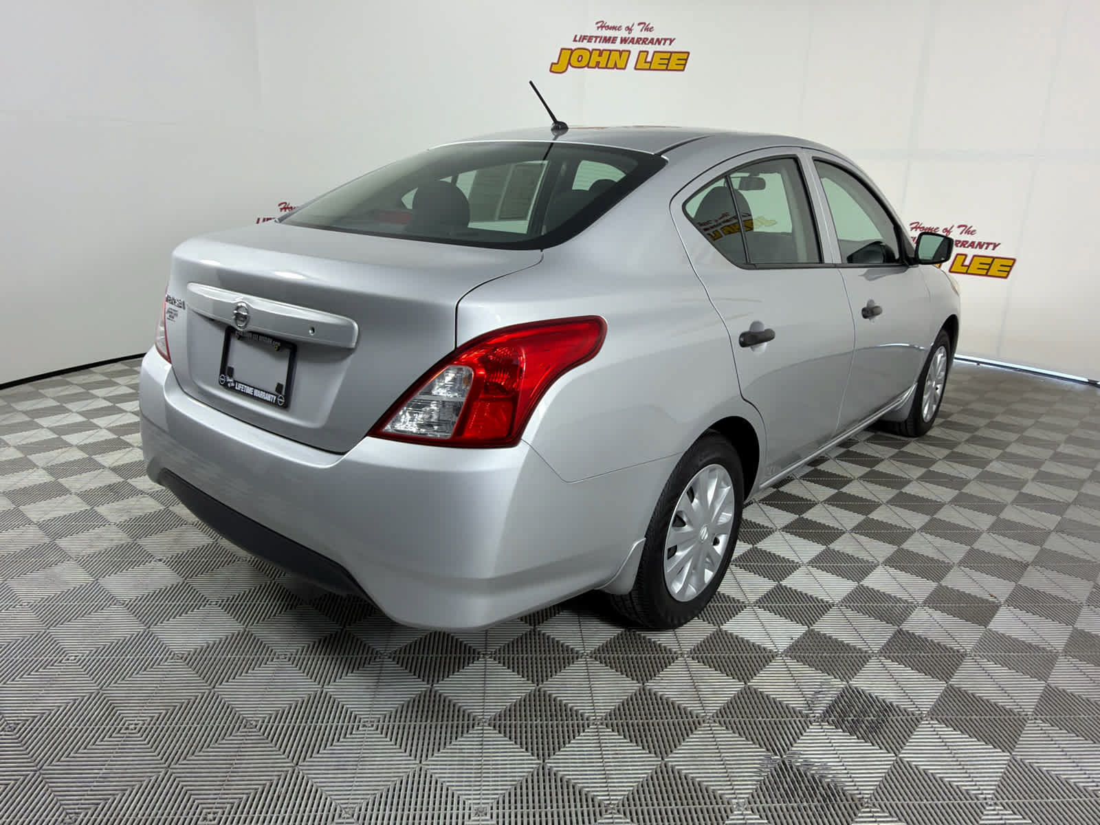 Used 2019 Nissan Versa S FWD image 4