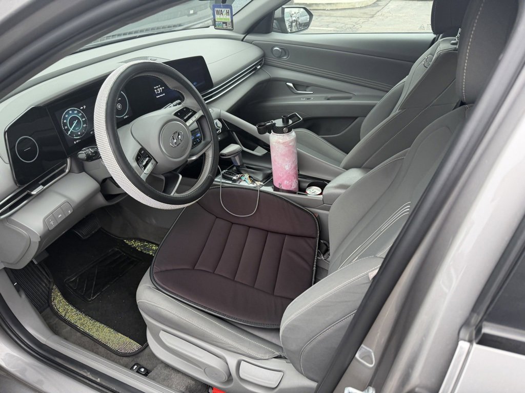 Used 2023 Hyundai Elantra SEL w/ Convenience Package image 6