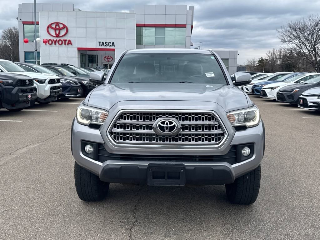 Used 2016 Toyota Tacoma TRD Off-Road w/ Towing Package image 2