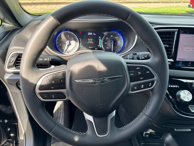 Used 2025 Chrysler Pacifica Select FWD image 15