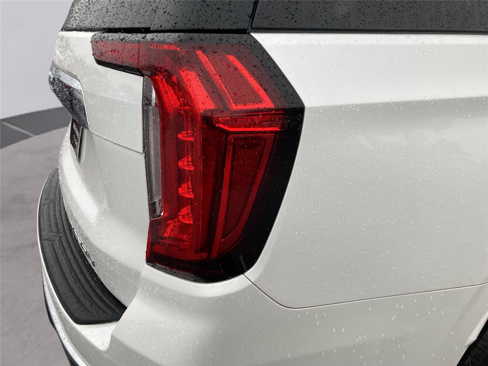 Used 2021 GMC Yukon Denali w/ Denali Premium Package image 32