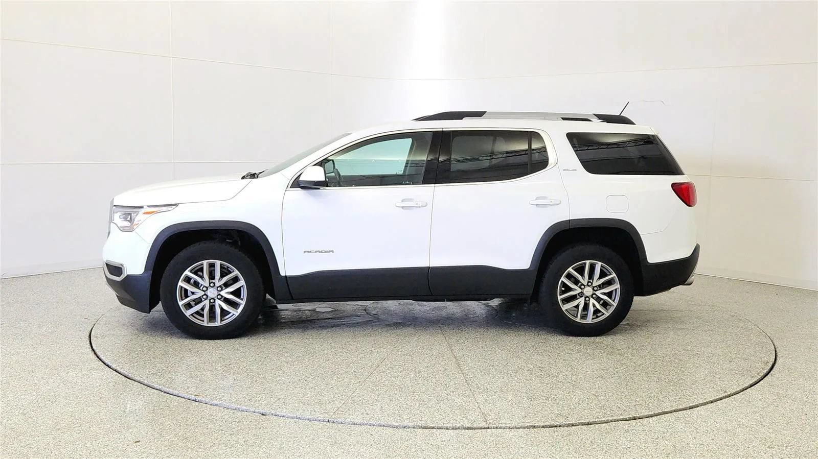 Used 2017 GMC Acadia SLE FWD image 4